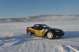Mazda MX-5 Ice Race 2011 spannend tot op de finishlijn