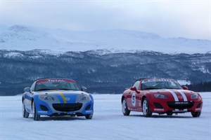 Mazda MX-5 Ice Race 2011 spannend tot op de finishlijn