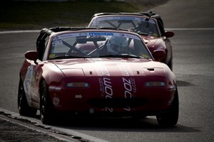 Spannende en sensationele seizoensopening in sterk gegroeid Total Mazda MaX5 Cup
