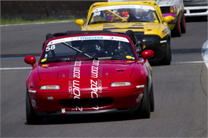 Verhitte races in Total Mazda MaX5 Cup