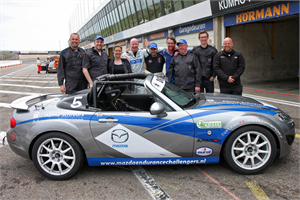 Middenmoot voor Mazda Endurance Challengers tijdens openingsrace seizoen 2014