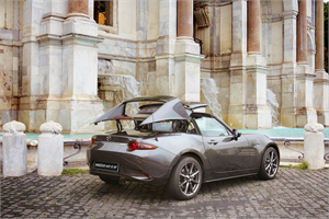 1_Mazda_MX-5_RF_in_Rome_2016_9