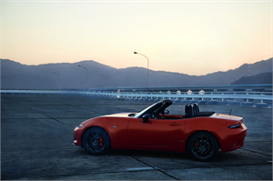 1_MAZ1901_2019_MX-5_ROADSTER_SOFTTOP_19CY_30th_SV_US_LHD_C01_EXT_SIDE_39L_LHD