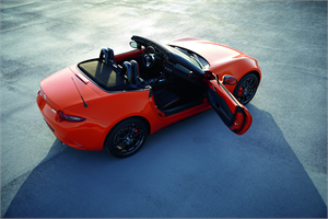 1_MAZ1901_2019_MX-5_ROADSTER_SOFTTOP_19CY_30th_SV_US_LHD_C03_EXT_INT_TOP_39L_LHD