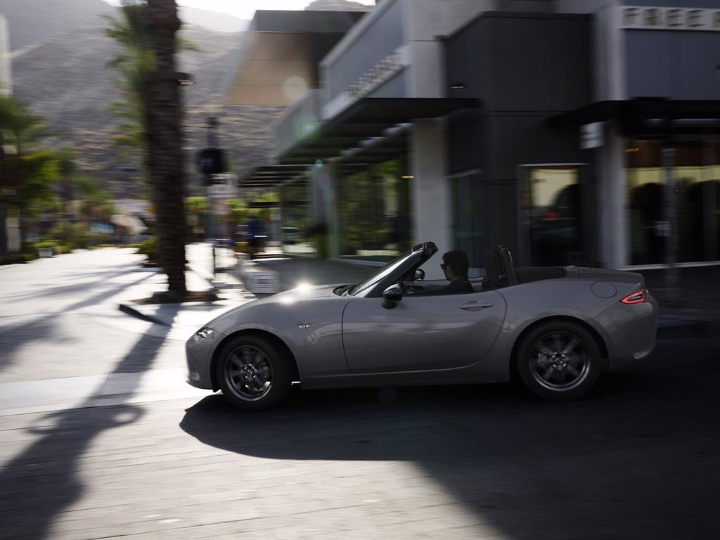 2024_mazda_mx5_global_act_8_lowres_1