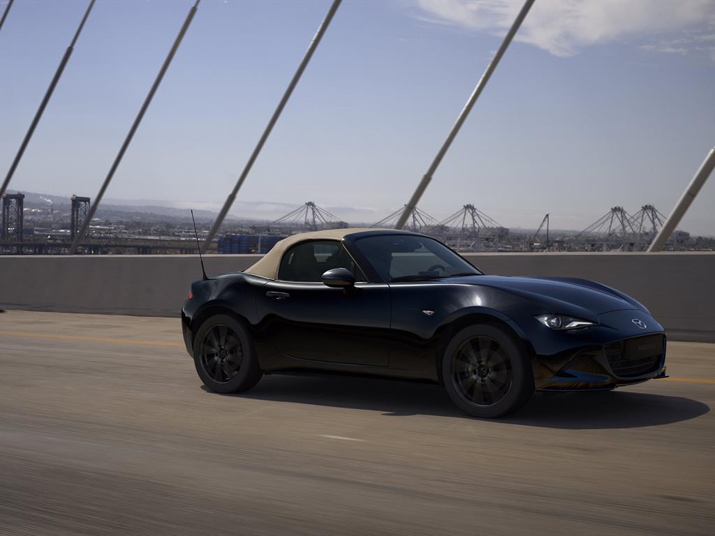 2024_mazda_mx5_global_act_9_lowres_1