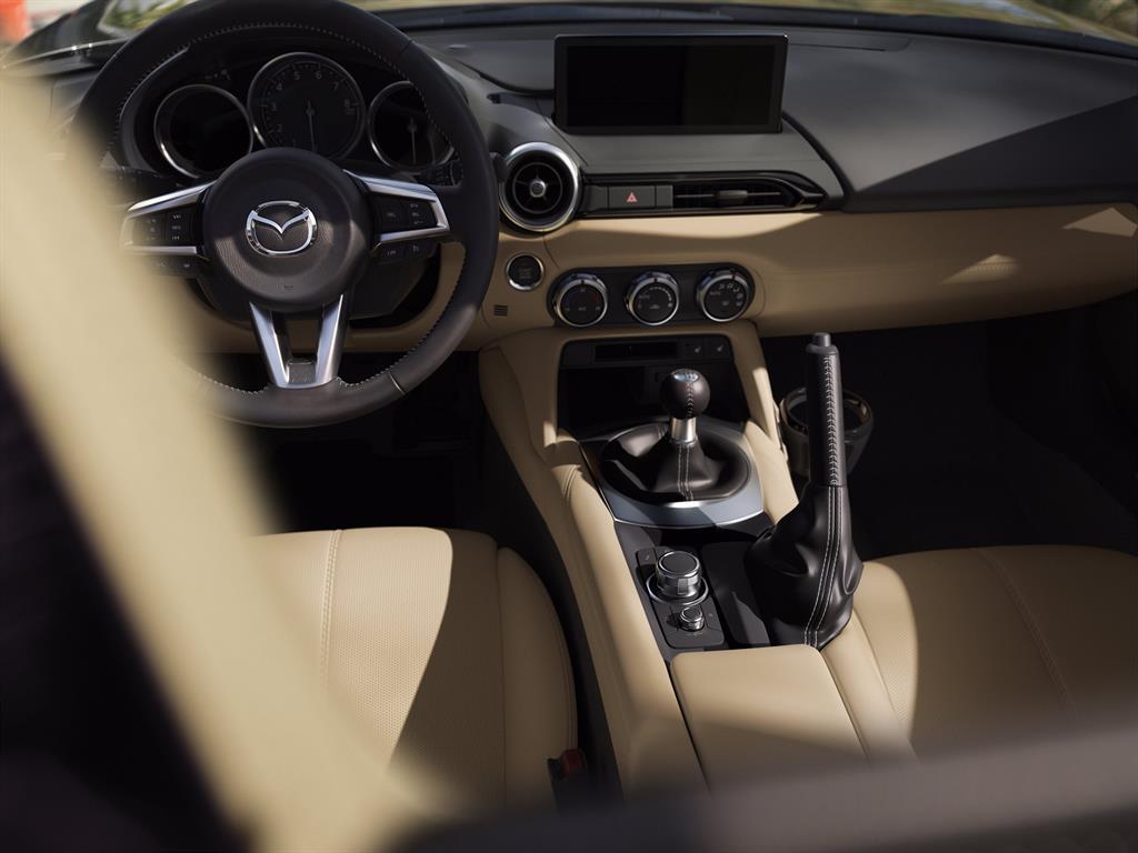 2024_mazda_mx5_global_int_01_lowres_1