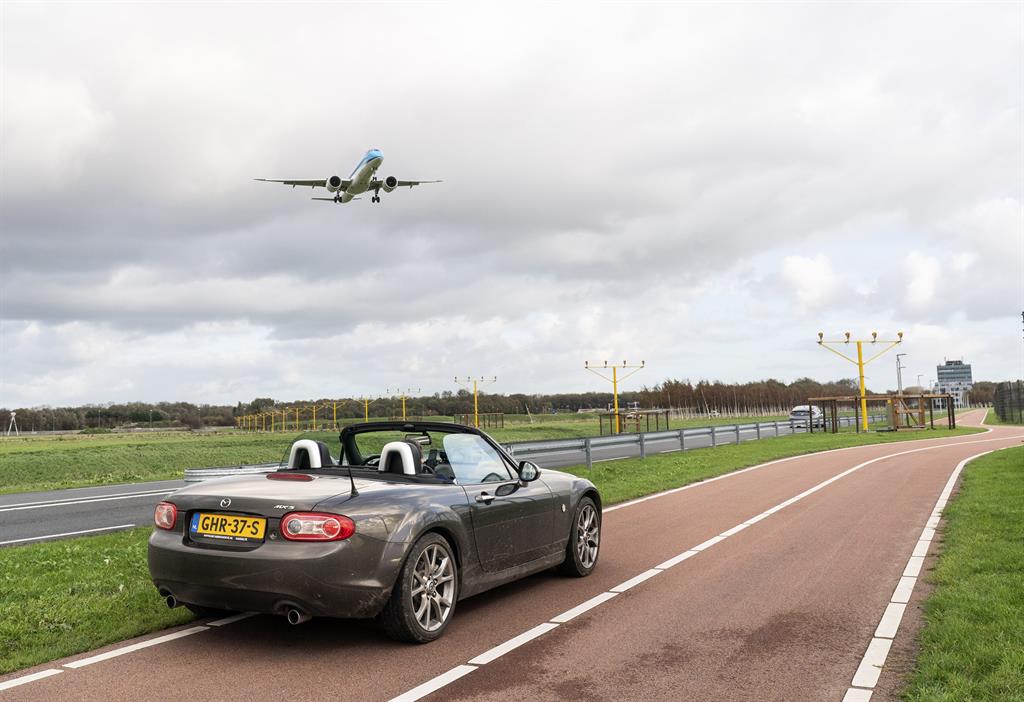 mx‑5opdegrondenklm‑vogelindelucht